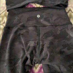 Lululemon camo set size 4